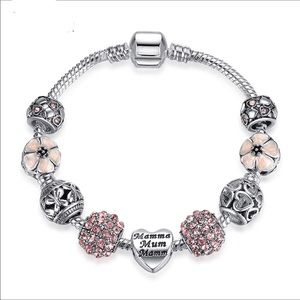 🎉Just In 🎉Daisy and Heart Charm Bracelet. SOLD OUT.  SOLD OUT